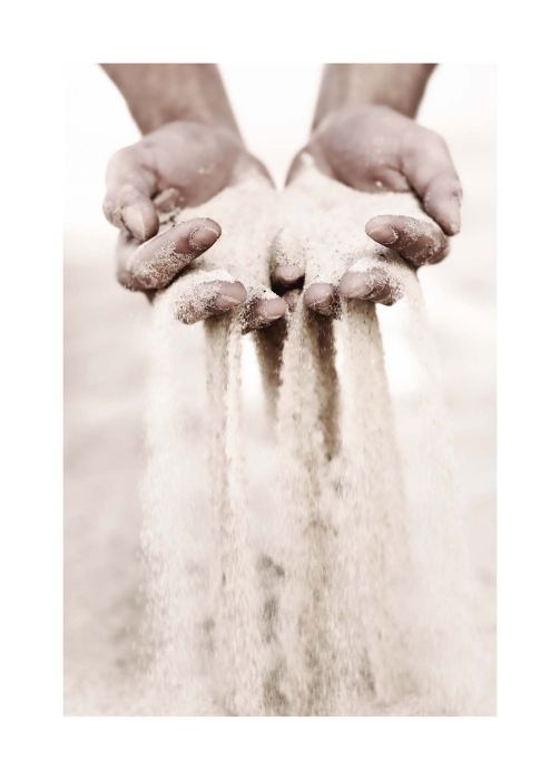 Sisustuspilt Reinders Slimframe Hands in Sand 50 x 70 cm