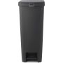 Pedaaliga prügikast Brabantia StepUp 40 l, tumehall