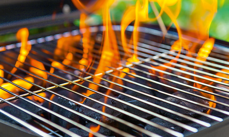 Puhasta kõige tõrksaim rasv, põletades seda grillil. Puhasta kõige tõrksaim rasv, põletades seda grillil.