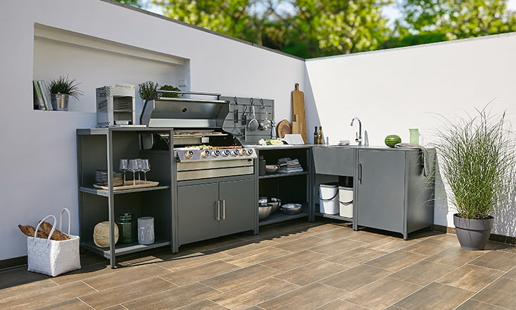 Hooldatud ja puhastatud gaasigrill on suveköögi silmatera. Hooldatud ja puhastatud gaasigrill on suveköögi silmatera.