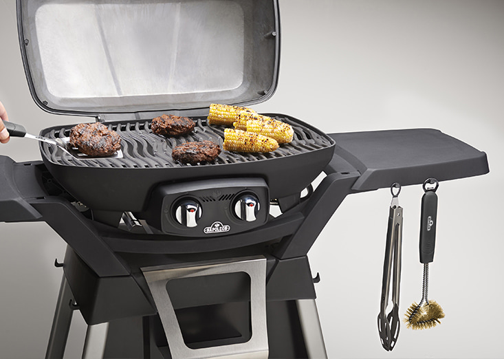 3-osaline Napoleoni grillikomplekt on valmistatud roostevabast terasest ja sellel on kuumuskindel haardepind. 3-osaline Napoleoni grillikomplekt on valmistatud roostevabast terasest ja sellel on kuumuskindel haardepind.