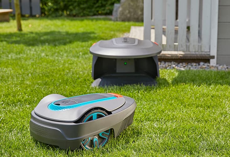 Laadimisjaama kate kaitseb robotniidukit ja laadimisjaama vihma ja päikese eest. Laadimisjaama kate kaitseb robotniidukit ja laadimisjaama vihma ja päikese eest.